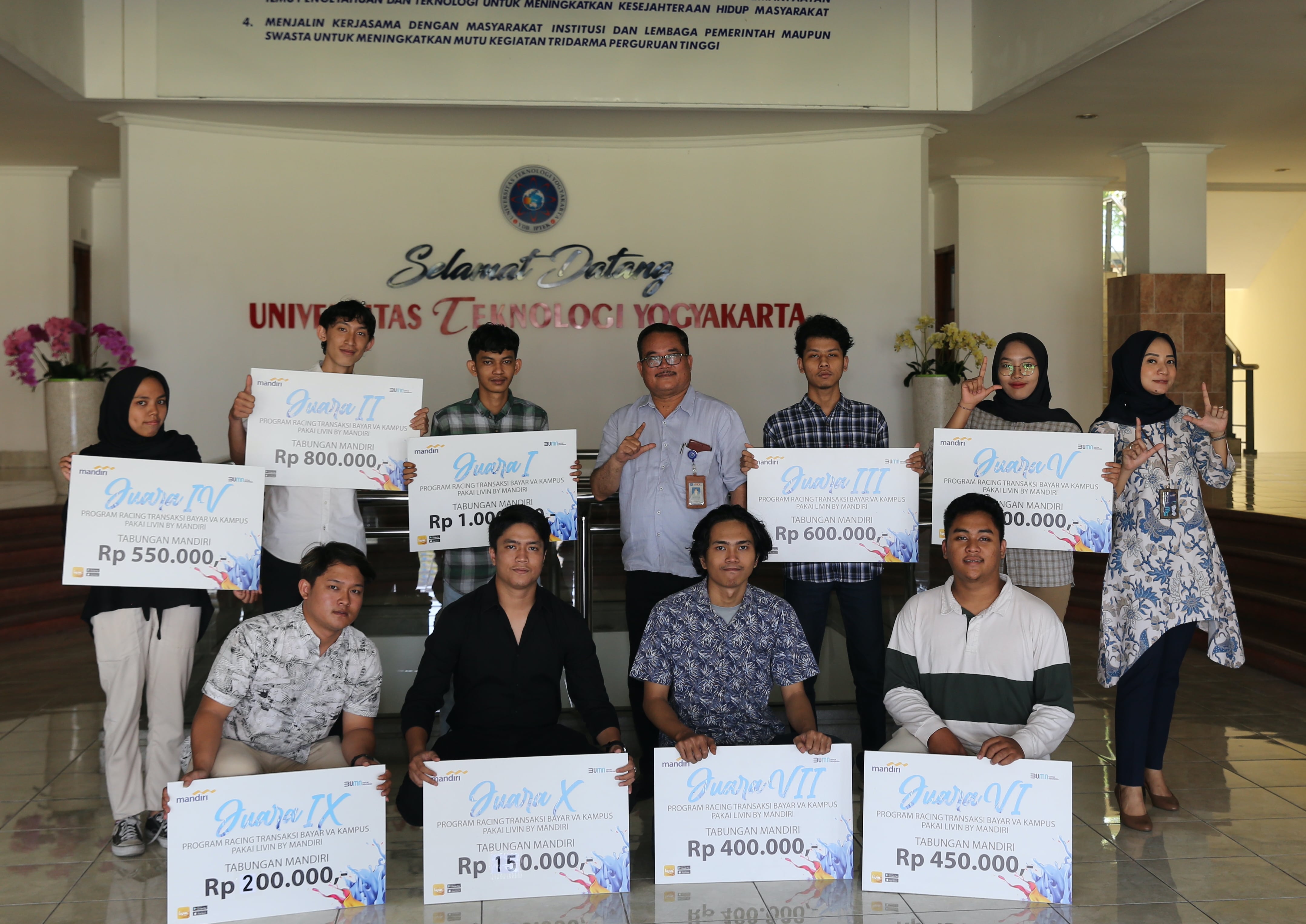 10 Mahasiswa UTY Terpilih Mendapatkan Program Reward dari Bank Mandiri