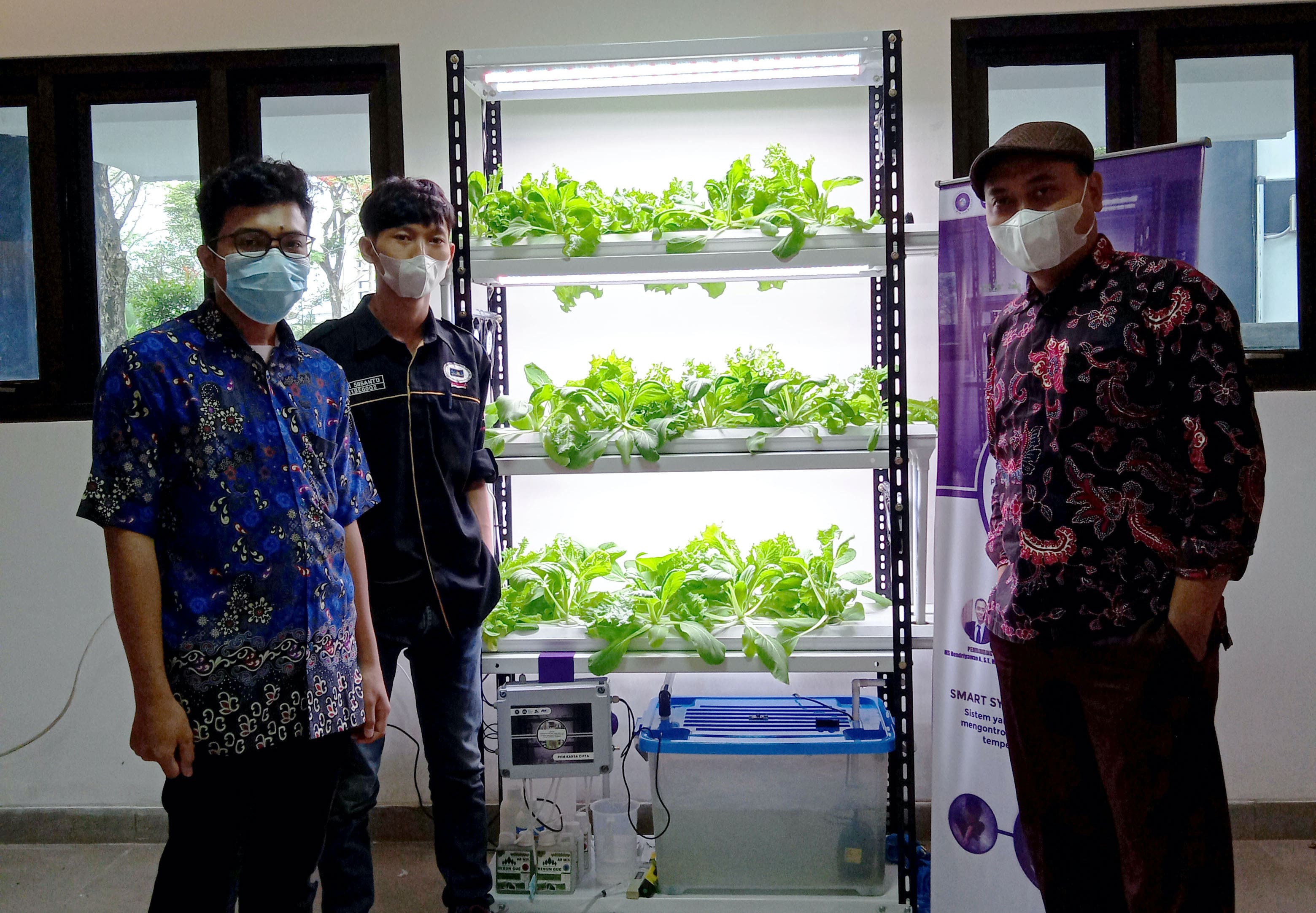 Mahasiswa UTY Bangun Sistem Pemantauan dan Pengendalian Nutrisi Tanaman Berbasis IoT pada Indoor Farming