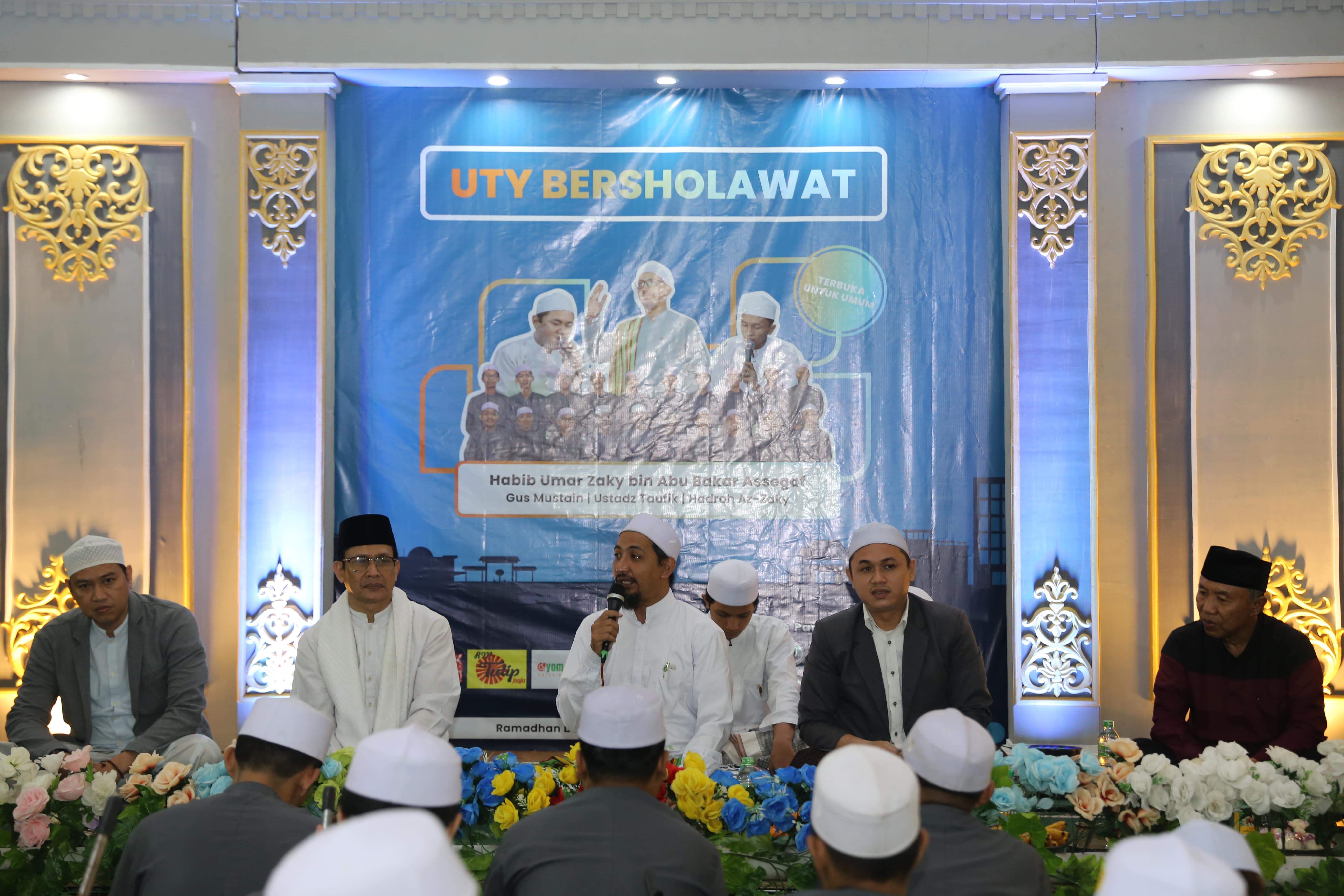 UKM Ikatan Mahasiswa Islam UTY Gelar Sholawat Bersama di Kampus 1 UTY