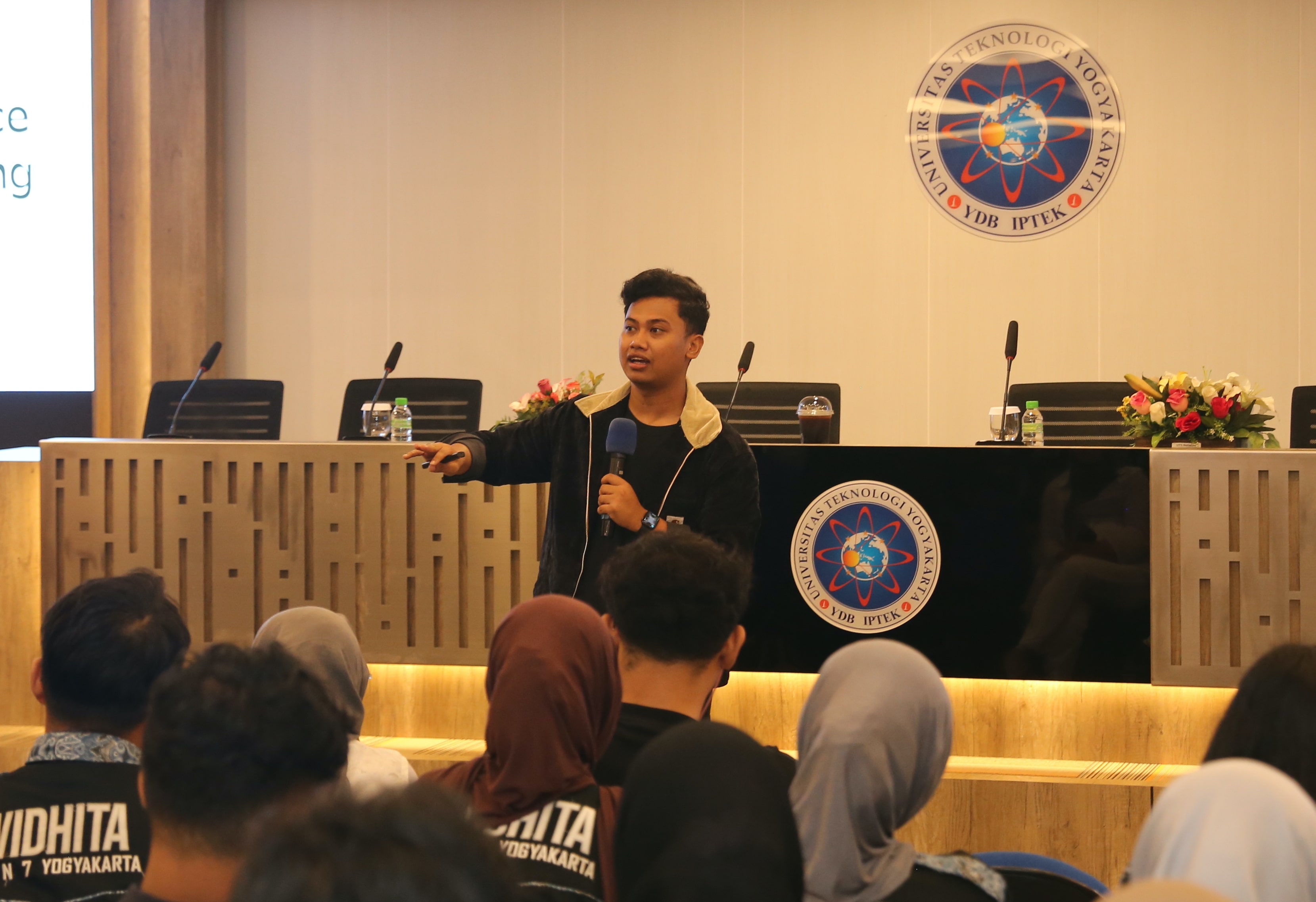 Hadirkan Danang Giri Sadewa, UTY Gelar Seminar Bertajuk “Meningkatkan Kemampuan Public Speaking & Menjadi Influencer Sosial Media”