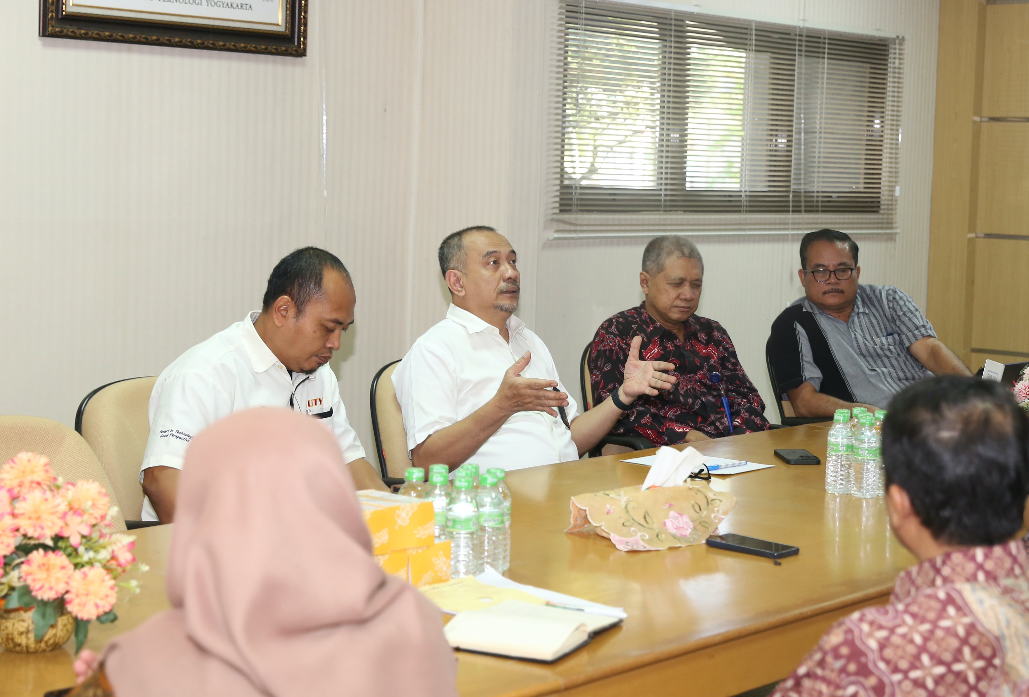 UTY Kembali Berangkatkan Dosen ke Eropa